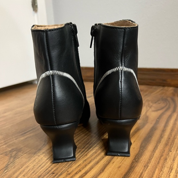 Fluevog Super Fine "Highness" zippered ankle boots, NWOB, black / silver, size 7 - Picture 11 of 14